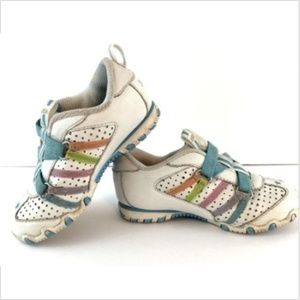 Skechers Size 9 White Elastic Closure